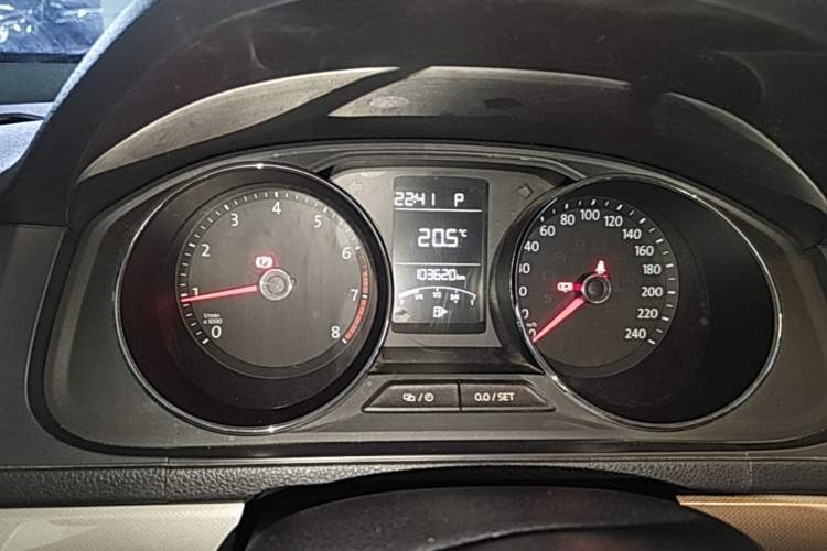 Used Volkswagen Lavida 2017 1.6L Automatic Comfort Edition Instrument Cluster