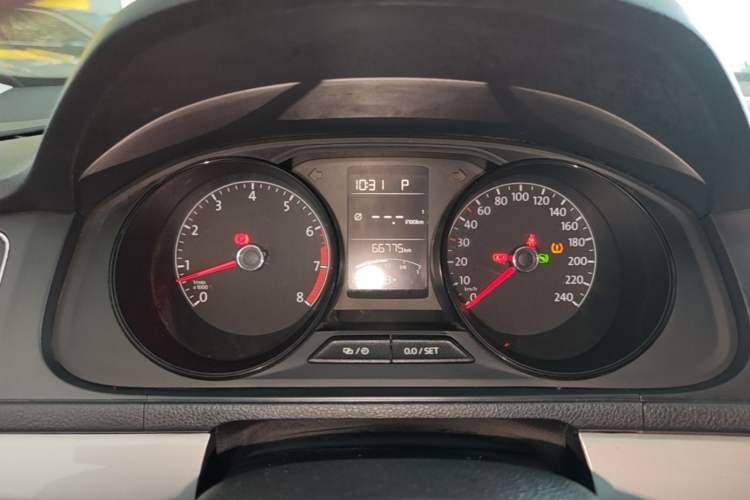 Used Volkswagen Lavida 2017 1.6L Automatic Fashion Edition Instrument Cluster