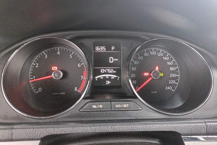 Used Volkswagen Lavida 2017 1.6L Automatic Fashion Edition Instrument Cluster