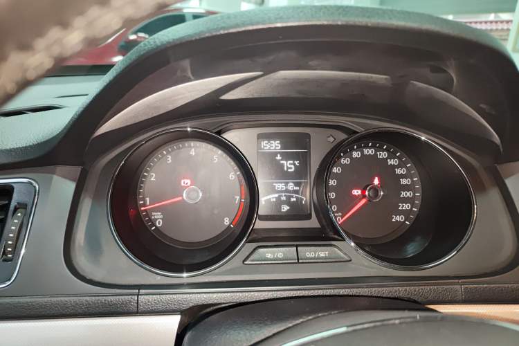 Used Volkswagen Lavida 2017 1.6L Manual Comfort Edition Instrument Cluster
