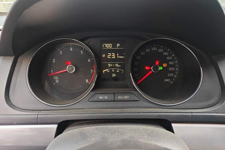 Used Volkswagen Lavida 2017 1.6L Automatic Comfort Edition Instrument Cluster