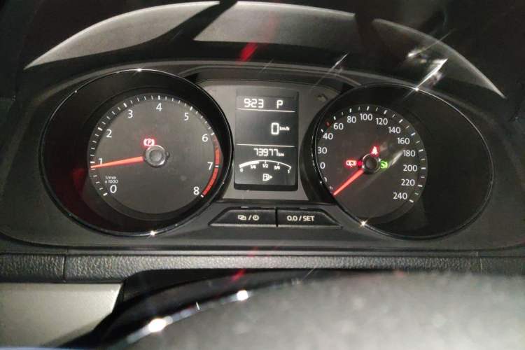 Used Volkswagen Lavida 2017 1.6L Automatic Comfort Edition Instrument Cluster