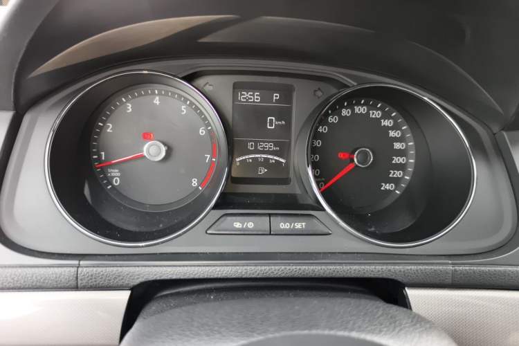 Used Volkswagen Lavida 2017 1.6L Automatic Comfort Edition Instrument Cluster