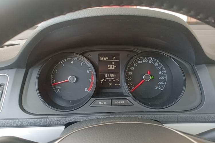 Used Volkswagen Lavida 2017 1.6L Automatic Fashion Edition Instrument Cluster
