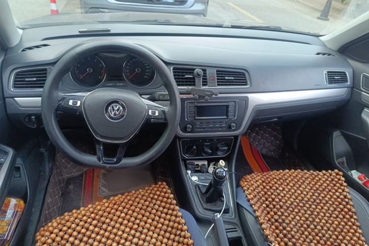 Used Volkswagen Lavida 2017 1.6L Manual Comfort Edition Interior 2
