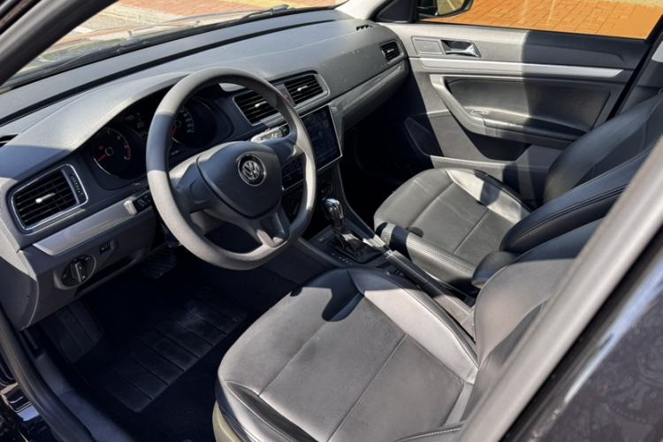 Used Volkswagen Lavida 2017 1.6L Automatic Fashion Edition Interior 2