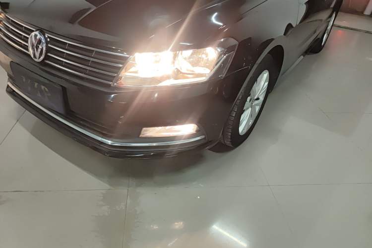 Used Volkswagen Lavida 2017 1.6L Manual Comfort Edition Left Front Headlight