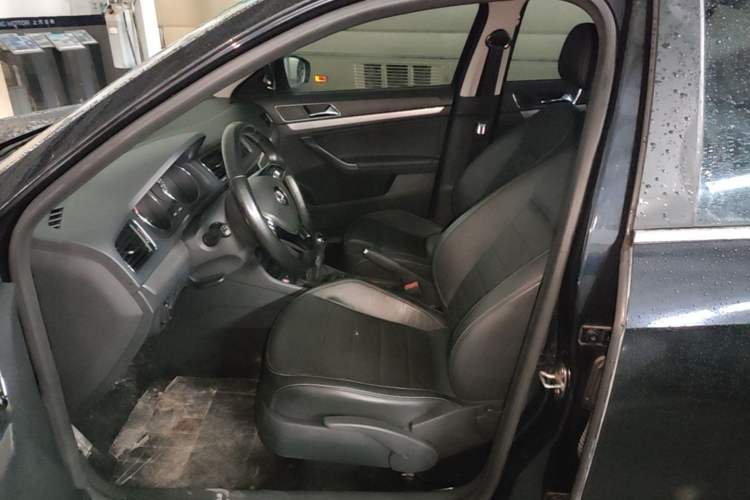 Used Volkswagen Lavida 2017 1.6L Manual Comfort Edition Left Front Seat