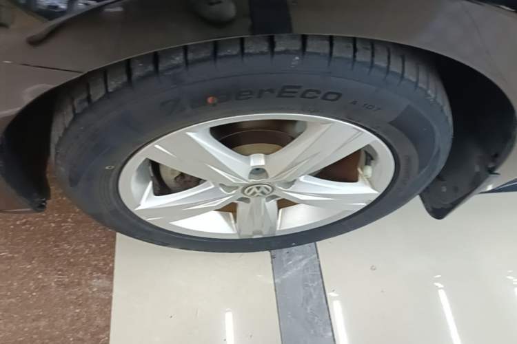 Used Volkswagen Lavida 2017 1.6L Automatic Fashion Edition Left Front Wheel Hub