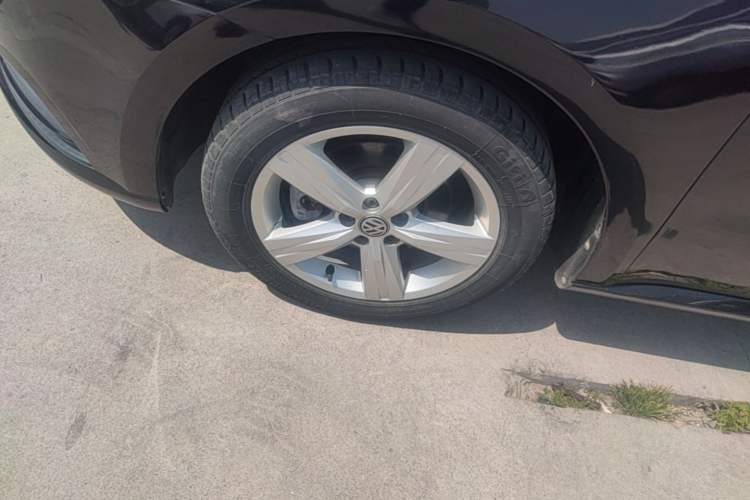 Used Volkswagen Lavida 2017 1.6L Automatic Fashion Edition Left Front Wheel Hub