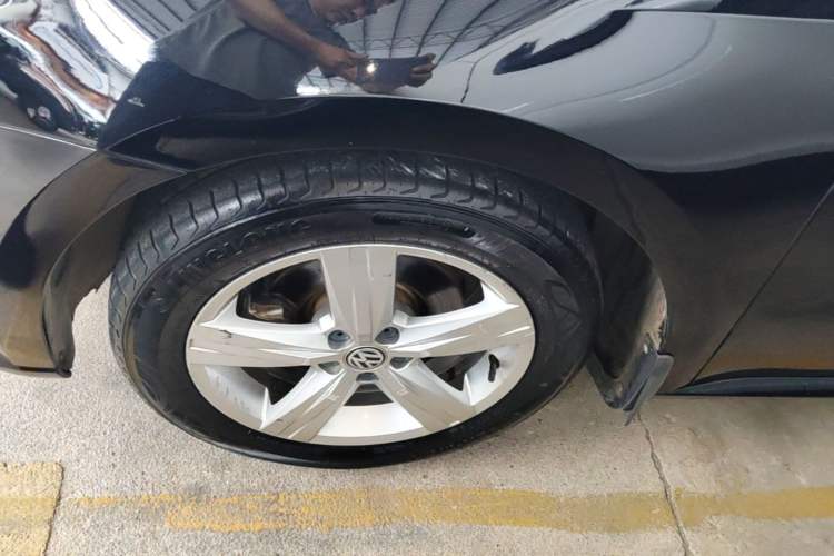 Used Volkswagen Lavida 2017 1.6L Automatic Fashion Edition Left Front Wheel Hub