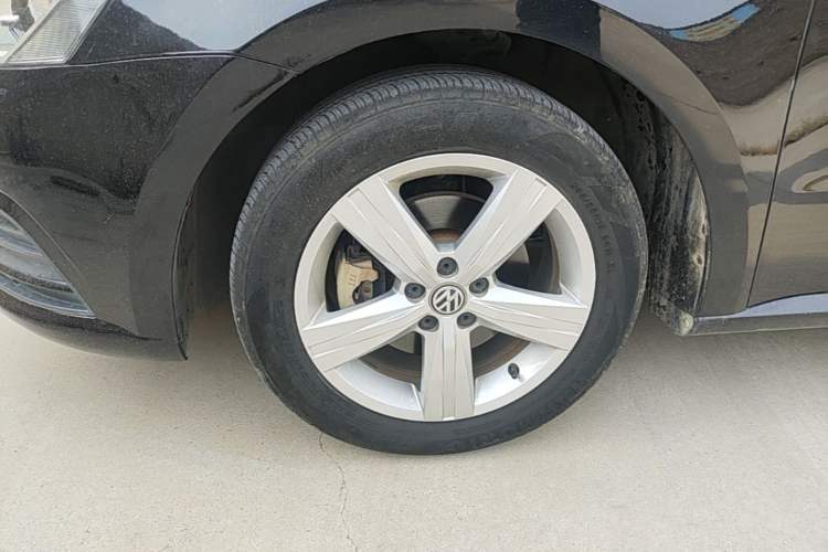 Used Volkswagen Lavida 2017 1.6L Manual Fashion Edition Left Front Wheel Hub