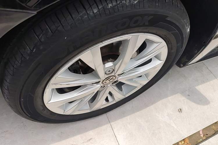 Used Volkswagen Lavida 2017 230TSI DSG Comfort Edition Left Front Wheel Hub