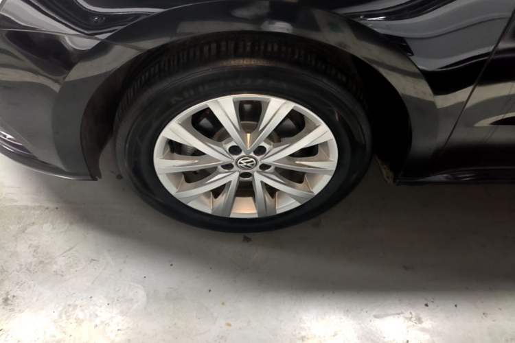 Used Volkswagen Lavida 2017 1.6L Automatic Comfort Edition Left Front Wheel Hub