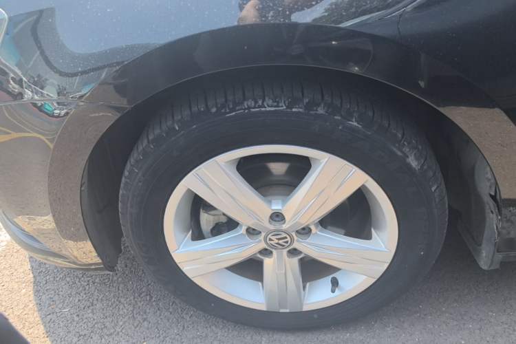 Used Volkswagen Lavida 2017 1.6L Automatic Fashion Edition Left Front Wheel Hub