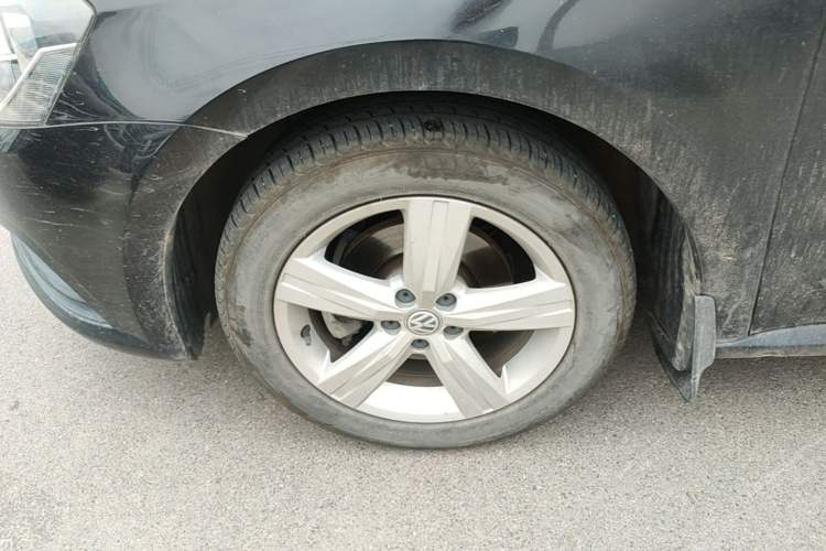 Used Volkswagen Lavida 2017 1.6L Automatic Fashion Edition Left Front Wheel Hub