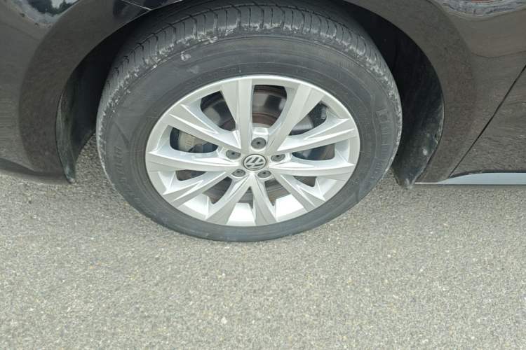 Used Volkswagen Lavida 2017 1.6L Automatic Comfort Edition Left Front Wheel Hub