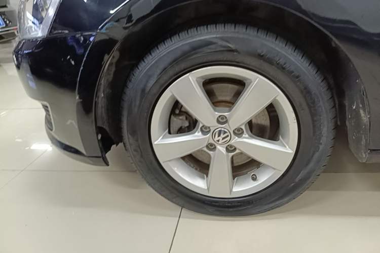 Used Volkswagen Lavida 2017 1.6L Automatic Fashion Edition Left Front Wheel Hub