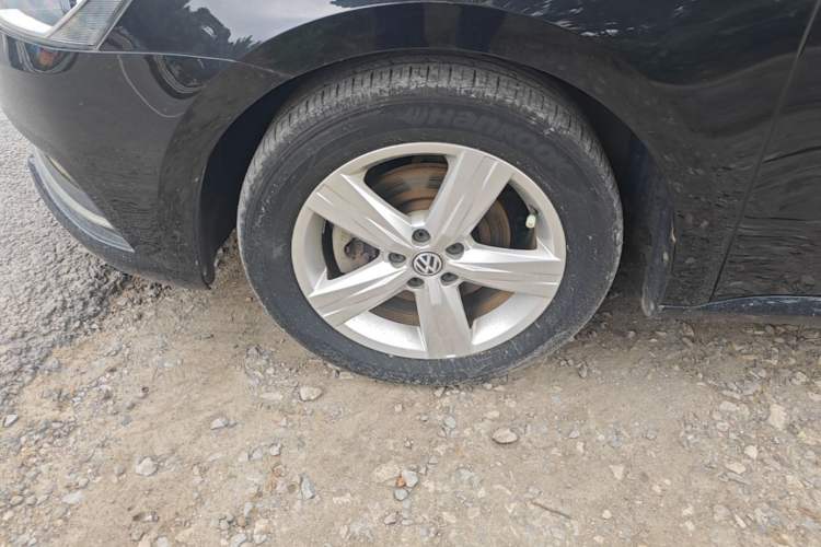 Used Volkswagen Lavida 2017 1.6L Automatic Fashion Edition Left Front Wheel Hub
