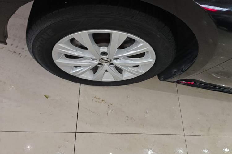 Used Volkswagen Lavida 2017 1.6L Automatic Comfort Edition Left Front Wheel Hub