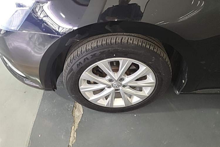 Used Volkswagen Lavida 2017 1.6L Automatic Comfort Edition Left Front Wheel Hub