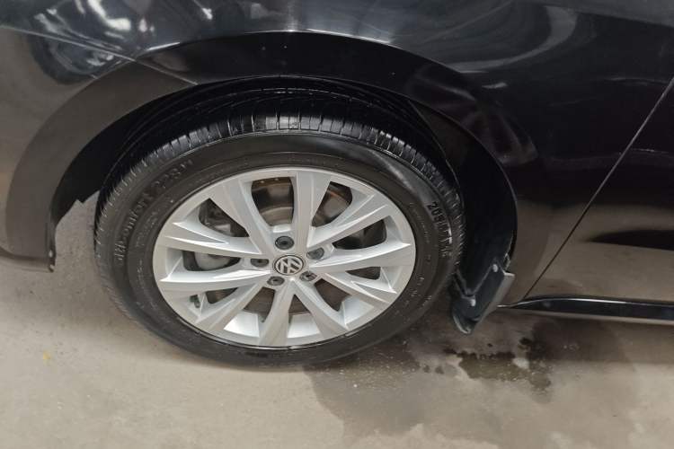 Used Volkswagen Lavida 2017 1.6L Automatic Comfort Edition Left Front Wheel Hub