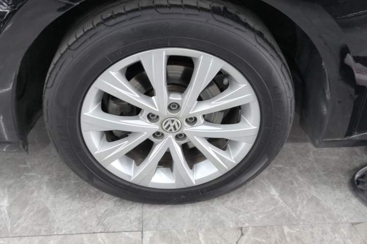 Used Volkswagen Lavida 2017 1.6L Manual Comfort Edition Left Front Wheel Hub
