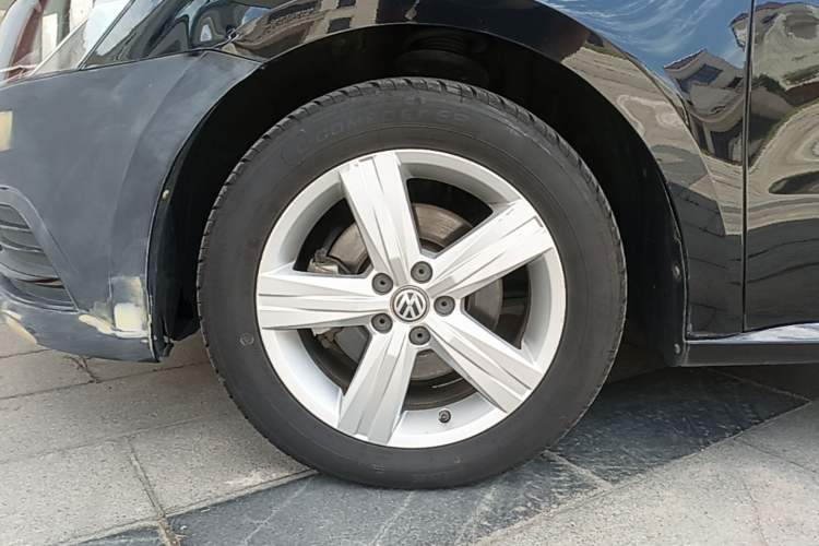 Used Volkswagen Lavida 2017 1.6L Automatic Fashion Edition Left Front Wheel Hub