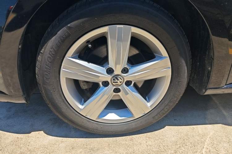 Used Volkswagen Lavida 2017 1.6L Automatic Fashion Edition Left Front Wheel Hub