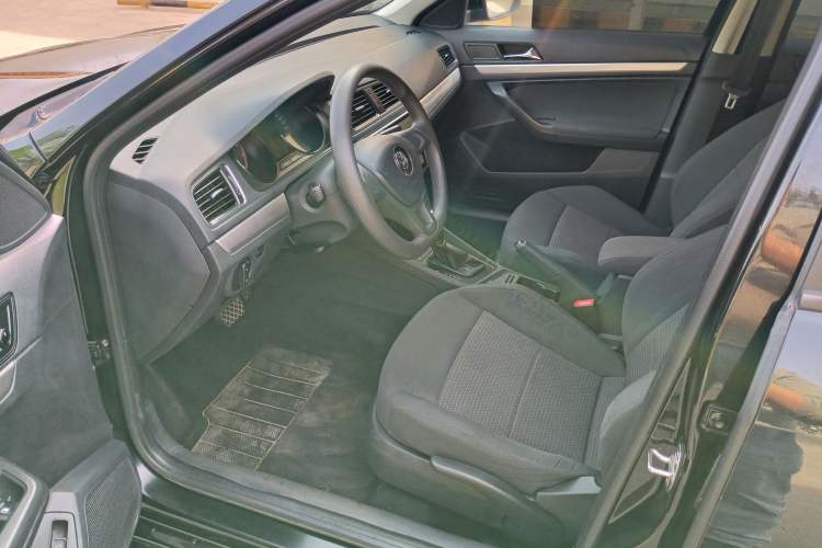 Used Volkswagen Lavida 2017 1.6L Automatic Fashion Edition Left Rear Seat