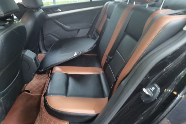 Used Volkswagen Lavida 2017 1.6L Automatic Fashion Edition Left Rear Seat