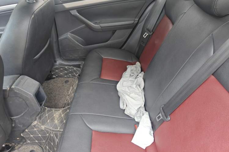 Used Volkswagen Lavida 2017 1.6L Automatic Fashion Edition Left Rear Seat