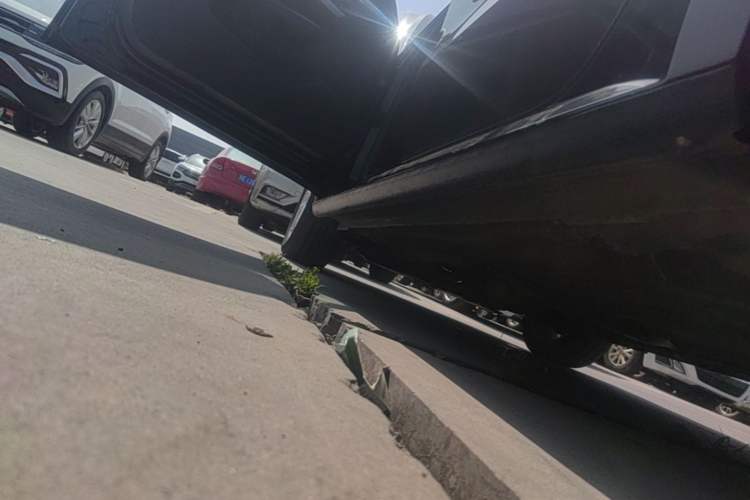 Used Volkswagen Lavida 2017 1.6L Automatic Fashion Edition Left Side Sill