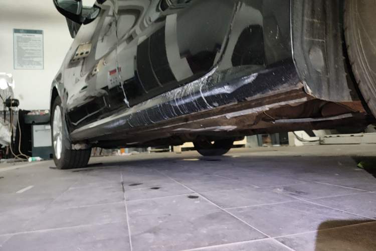 Used Volkswagen Lavida 2017 1.6L Manual Comfort Edition Left Side Sill