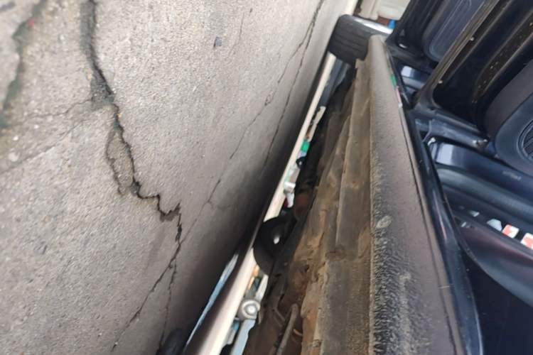 Used Volkswagen Lavida 2017 1.6L Automatic Comfort Edition Left Side Sill