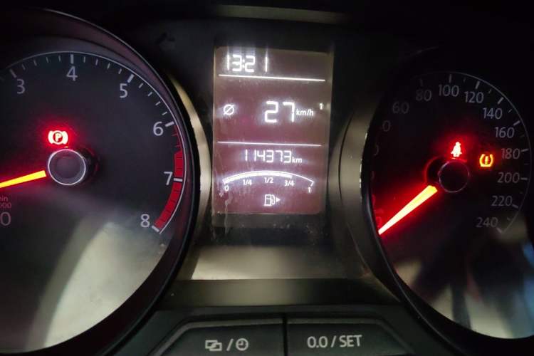 Used Volkswagen Lavida 2017 1.6L Manual Fashion Edition Odometer Close Up