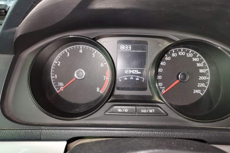 Used Volkswagen Lavida 2017 1.6L Automatic Fashion Edition Odometer Close Up
