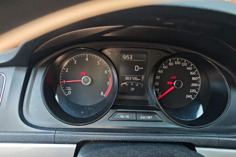 Used Volkswagen Lavida 2017 1.6L Manual Fashion Edition Odometer Close Up