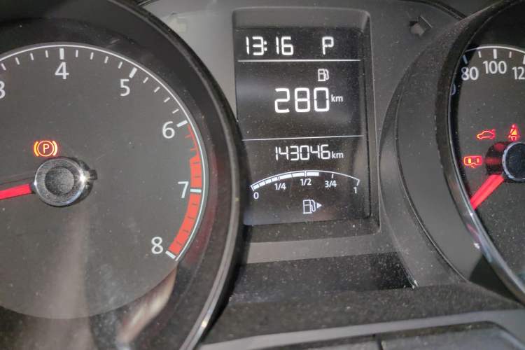 Used Volkswagen Lavida 2017 1.6L Automatic Fashion Edition Odometer Close Up