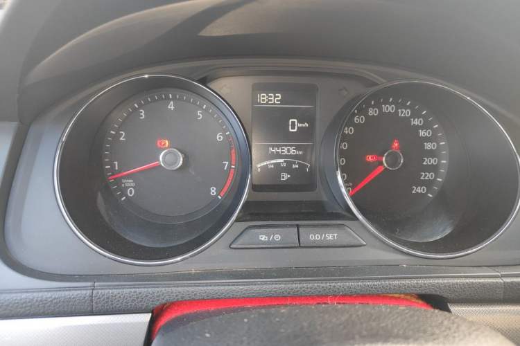 Used Volkswagen Lavida 2017 1.6L Manual Comfort Edition Odometer Close Up