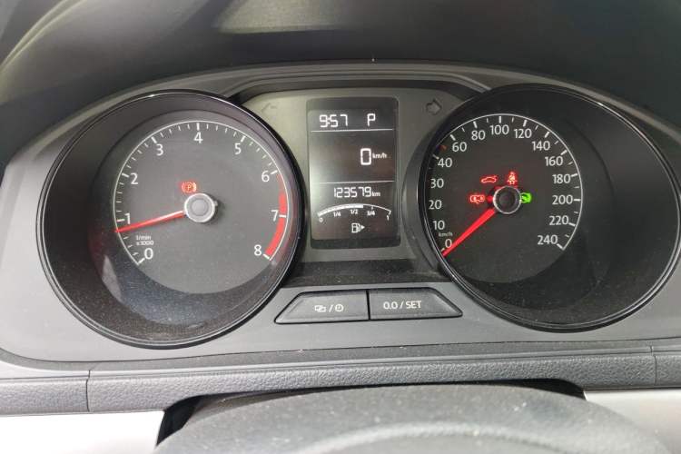 Used Volkswagen Lavida 2017 1.6L Automatic Fashion Edition Odometer Close Up
