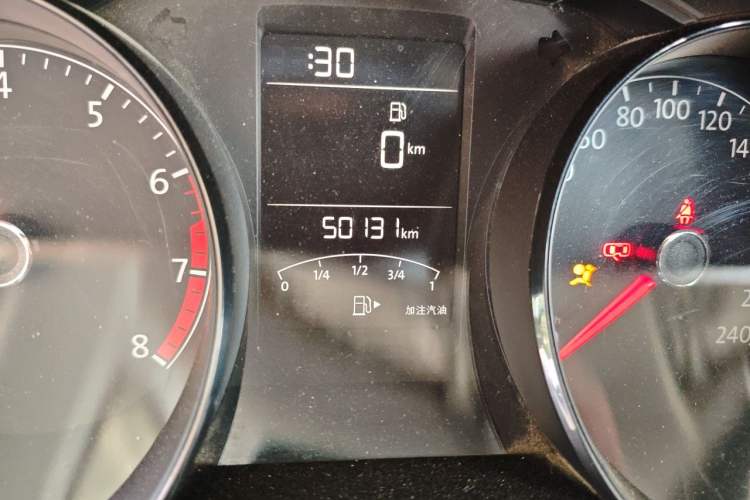 Used Volkswagen Lavida 2017 1.6L Manual Fashion Edition Odometer Close Up