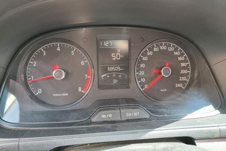 Used Volkswagen Lavida 2017 1.6L Automatic Fashion Edition Odometer Close Up