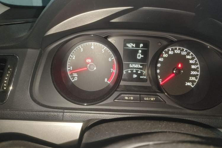 Used Volkswagen Lavida 2017 1.6L Automatic Fashion Edition Odometer Close Up