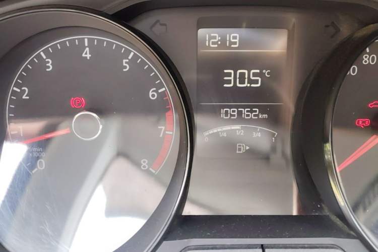 Used Volkswagen Lavida 2017 1.6L Manual Fashion Edition Odometer Close Up