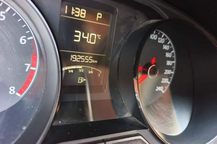 Used Volkswagen Lavida 2017 1.6L Automatic Fashion Edition Odometer Close Up