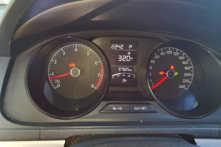 Used Volkswagen Lavida 2017 1.6L Automatic Fashion Edition Odometer Close Up