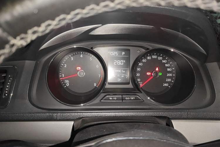 Used Volkswagen Lavida 2017 1.6L Automatic Comfort Edition Odometer Close Up