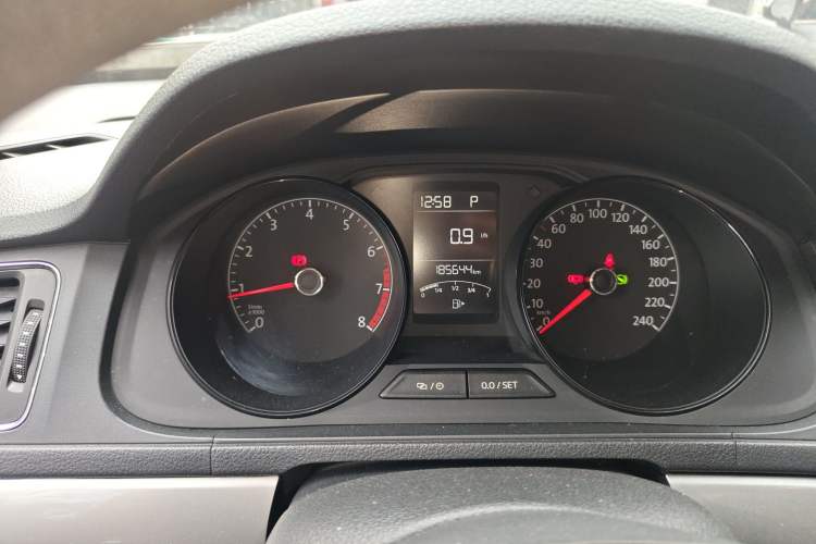 Used Volkswagen Lavida 2017 1.6L Automatic Fashion Edition Odometer Close Up