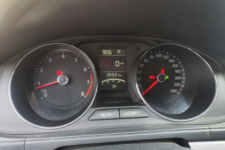 Used Volkswagen Lavida 2017 230TSI DSG Comfort Edition Odometer Close Up